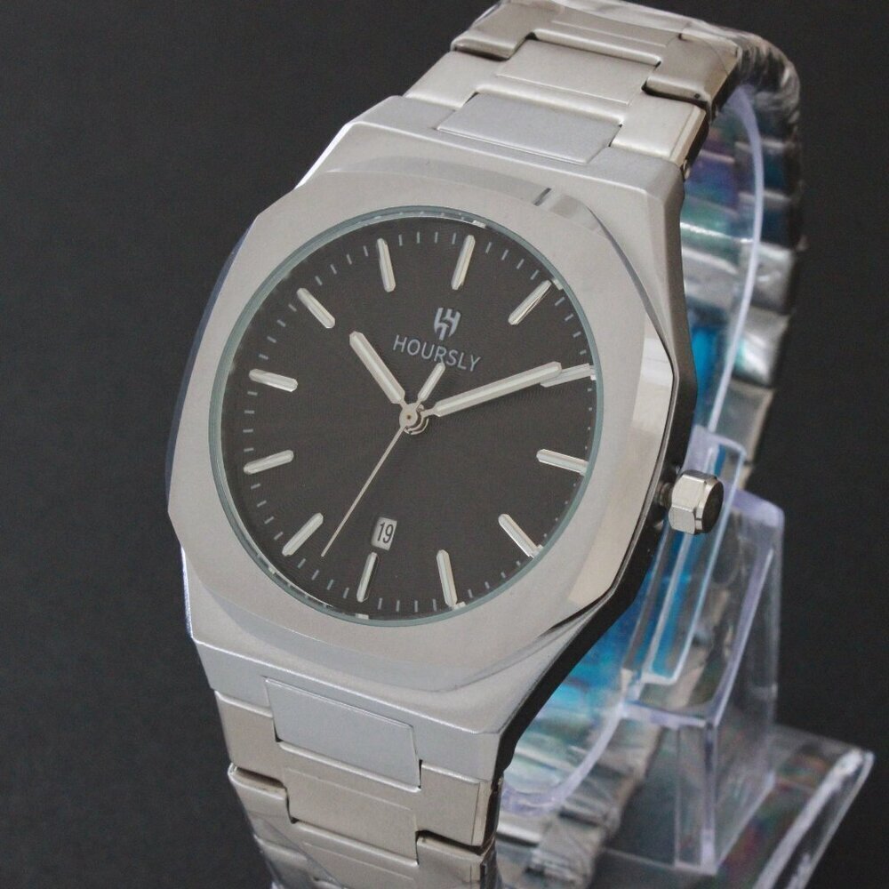 Men's Sports Watch Integrated Bracelet Black Dial 42mm - Picture 13 of 16